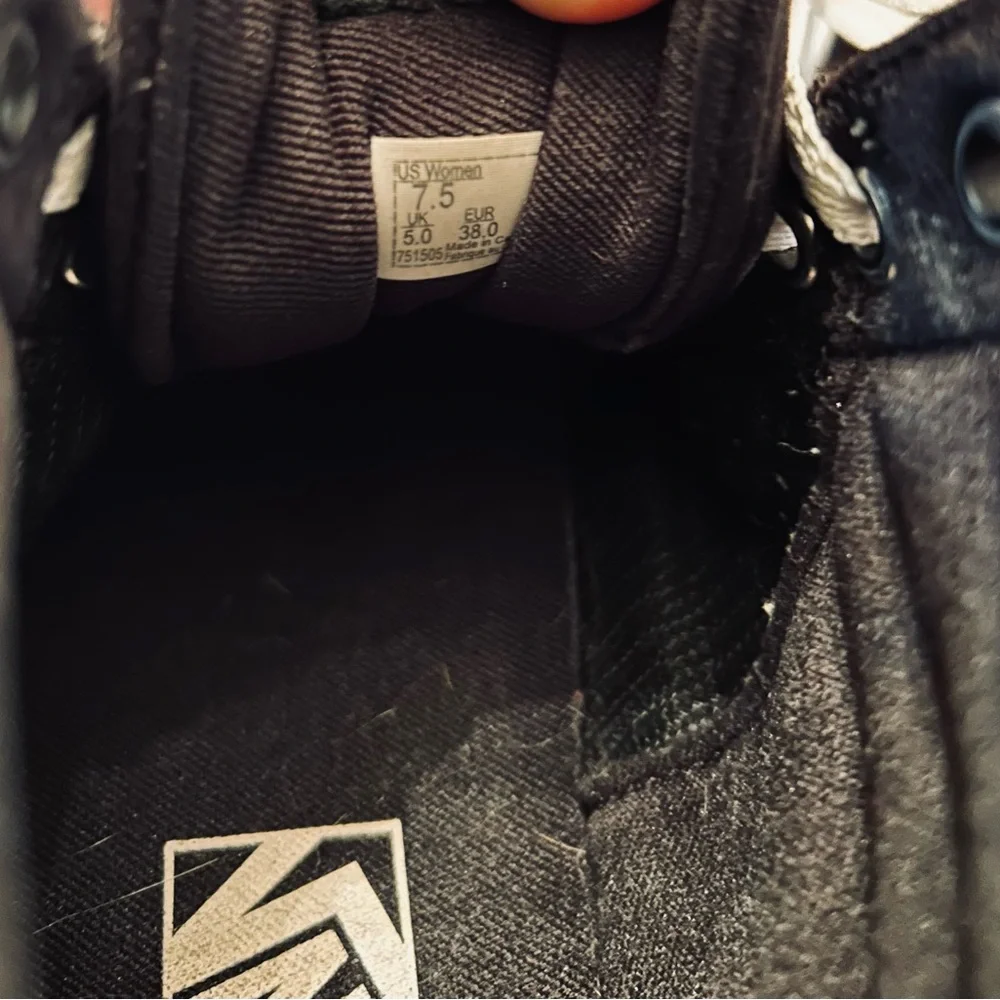 🧨Women’s Classic Vans High Tops Size: 7.5 (SEND ANY OFFER OVER‼️)🧨 - Picture 7 of 7